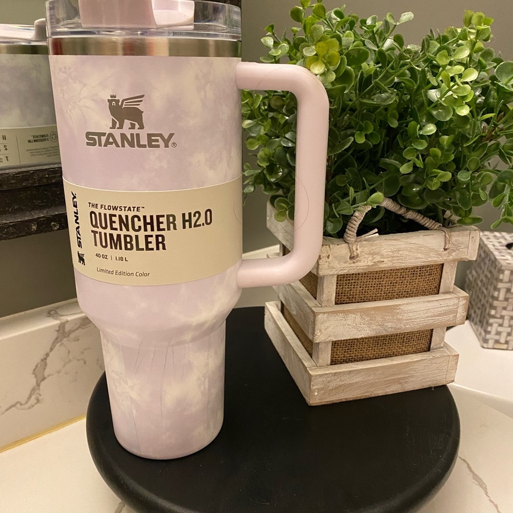 Stanley Quencher H2.0 40 oz Tumbler Lavender Tie Dye NWT